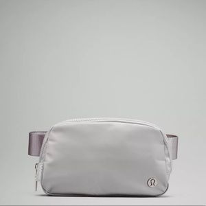 🆕🍋 NWT Lululemon Everywhere Belt Bag - Silver Drop